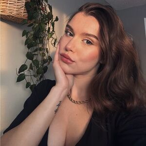 Meet your Posher, Deena